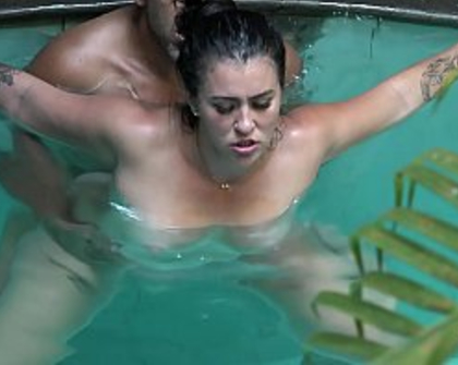 Vídeo de sexo dentro da água
