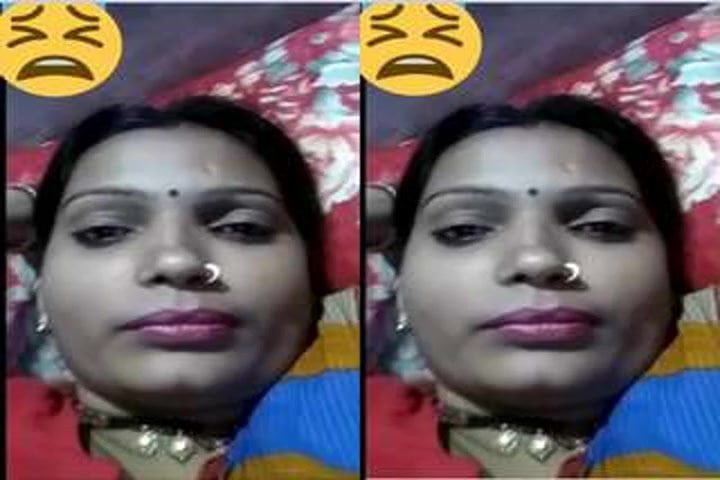 Indian desi village bhabhi showing her boobs on video call