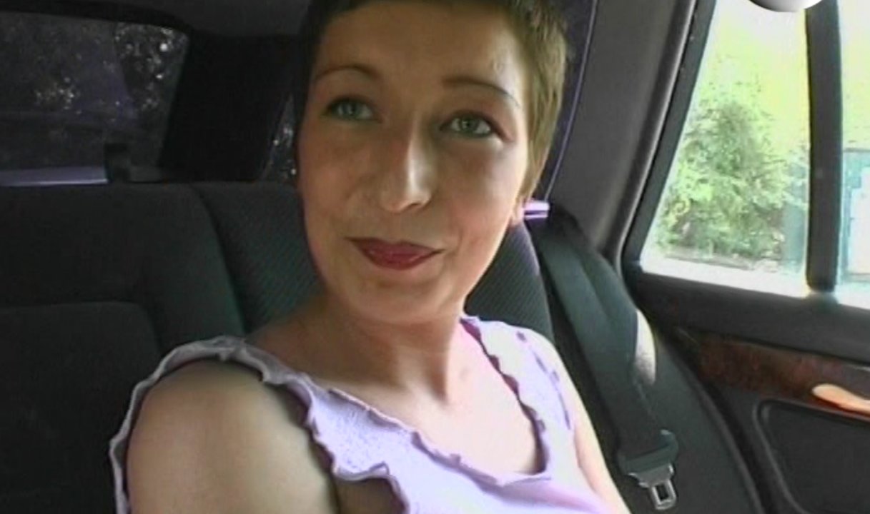 Auto Slut Dildo im Auto