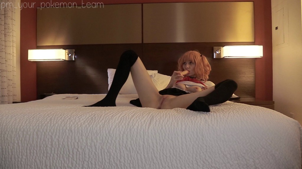 Manyvids - Lyra Fae - Schoolgirl Fucks Toy And Cums