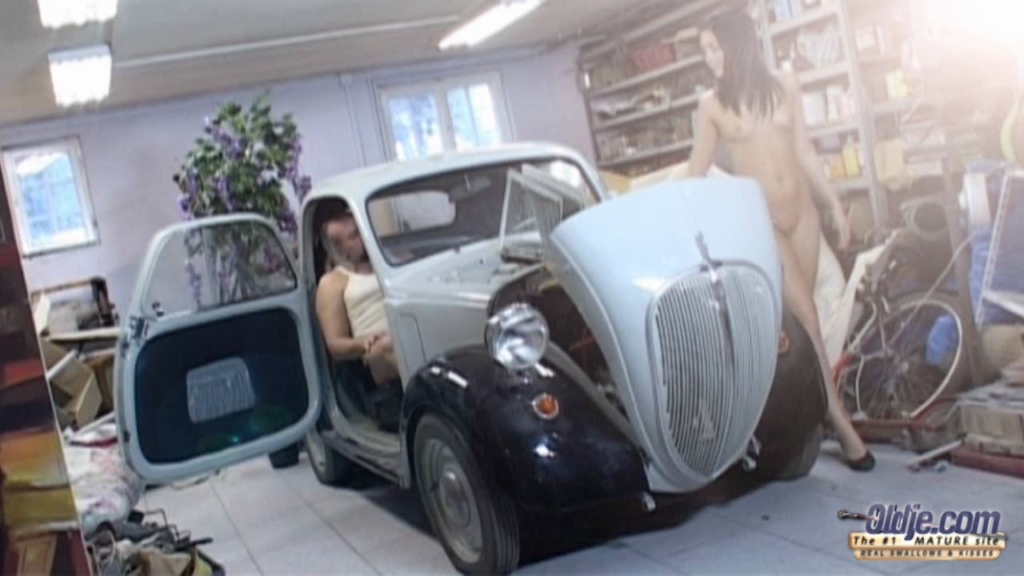 Oldje E226 - Old Cars & Young Girls with Madison Parker, Attilah