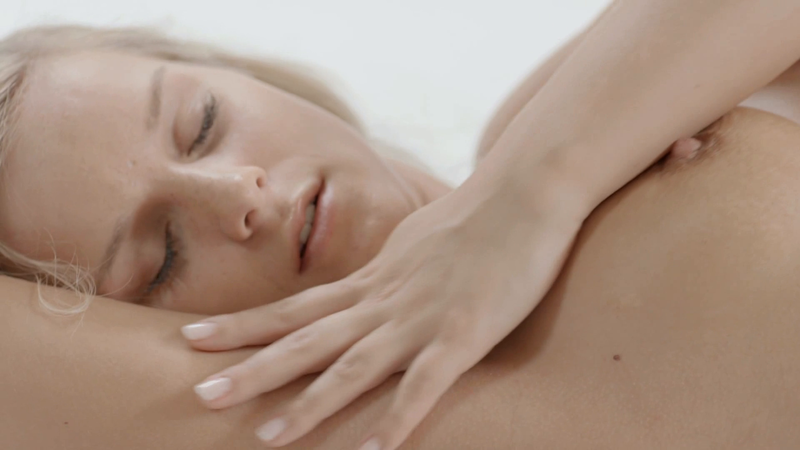 XPORN - White Hot (Mary)