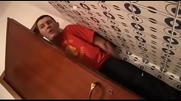 matrigna tira fuori il desiderio del suo figliastro di fare sesso in un giorno